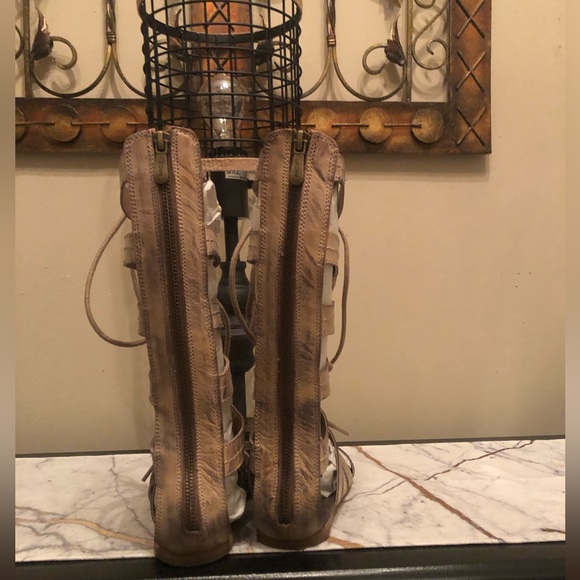 Flat Gladiator sandals; size 7.5 wide ; lace up front with back zipper - Picture 4 of 6